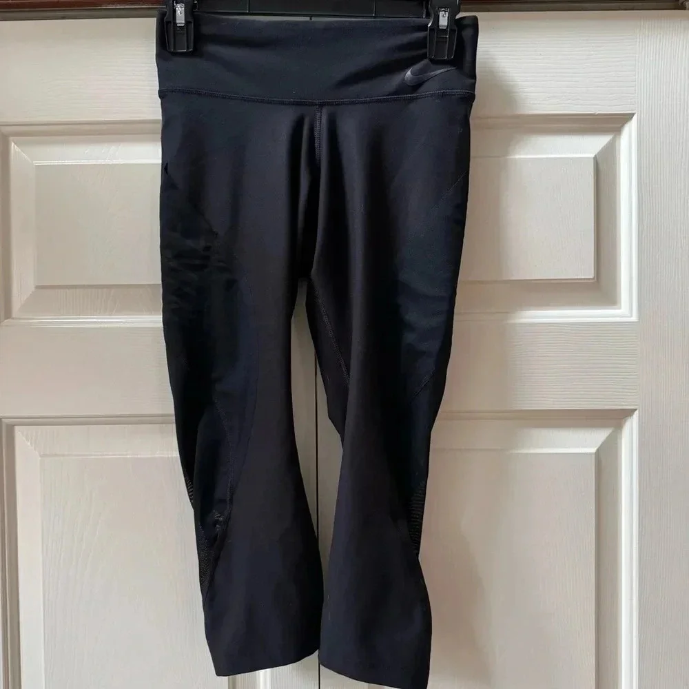 Nike Power Legend 20” Mid Rise Training Capri Leggings Women’s size Small